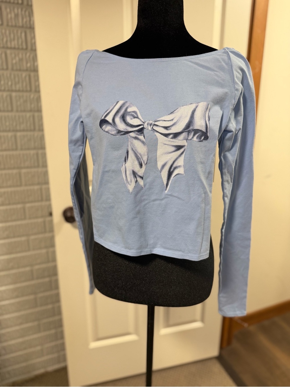 Kimchi Blue Bow Graphic Open Back Long Sleeve Top XS Baby Blue NWOT